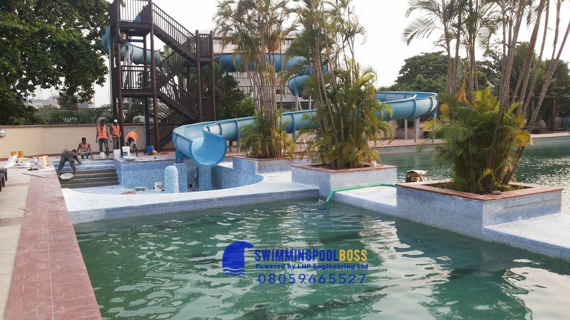 commercial swimming pool contractors